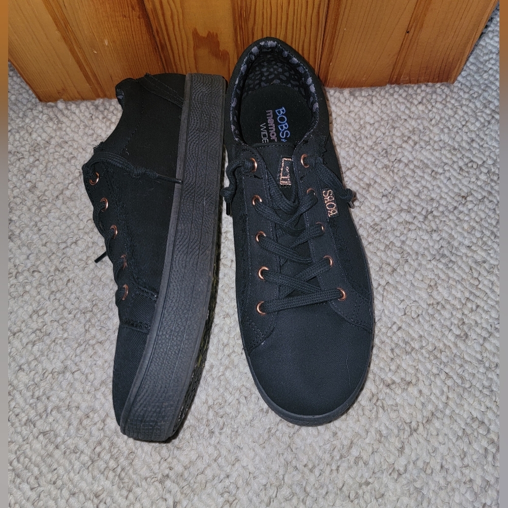 Woman's black Bobs walking/ tennis shoe. Wide size 8